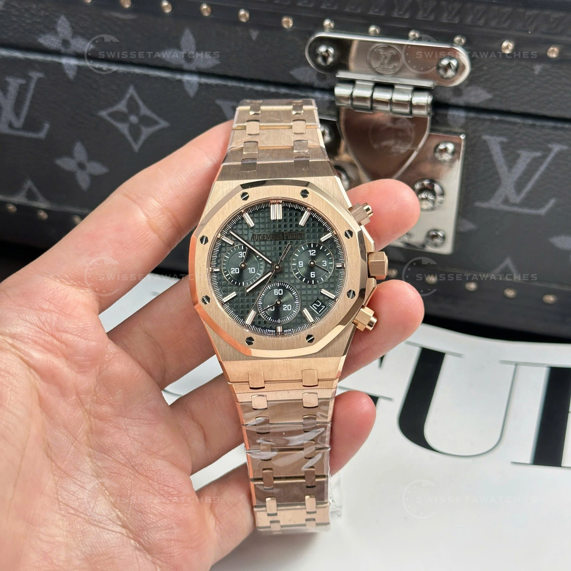 Audemars-Piguet-Royal-Oak-26240-APS-41mm-Yeşil -kadran-eta-saat (1)