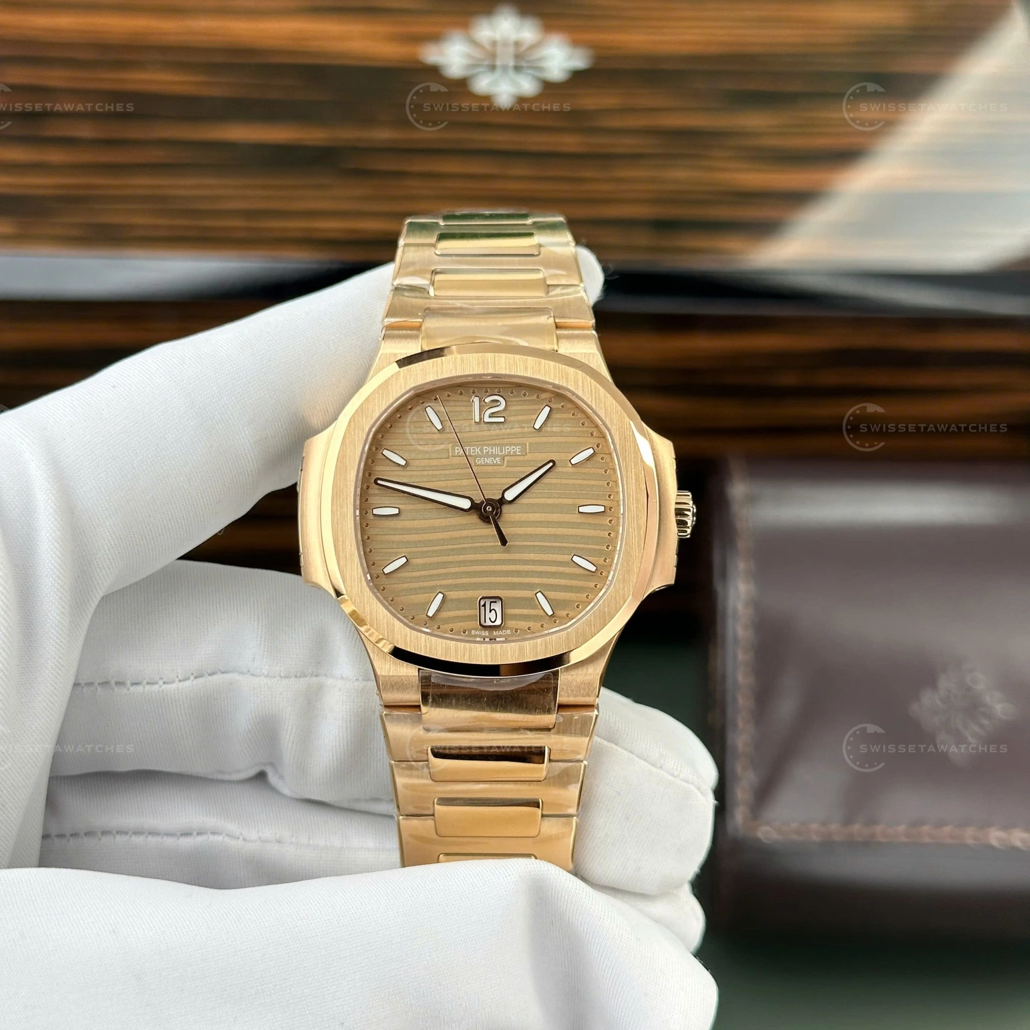 Patek-Philippe-Nautilus-7118-1r-010-yellow-gold-golden-dial (1)