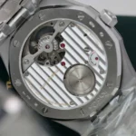 Audemars Piguet Royal Oak Tourbillon clone saat – gri kadran, aktif tourbillon mekanizma, metal örgü bilezik, 41mm şık tasarım.