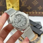 Omega Seamaster Diver 300M Super Clone saat – gri kadran, 42mm çelik kasa, seramik bezel, siyah kauçuk kordon ve VS Factory üretimi.