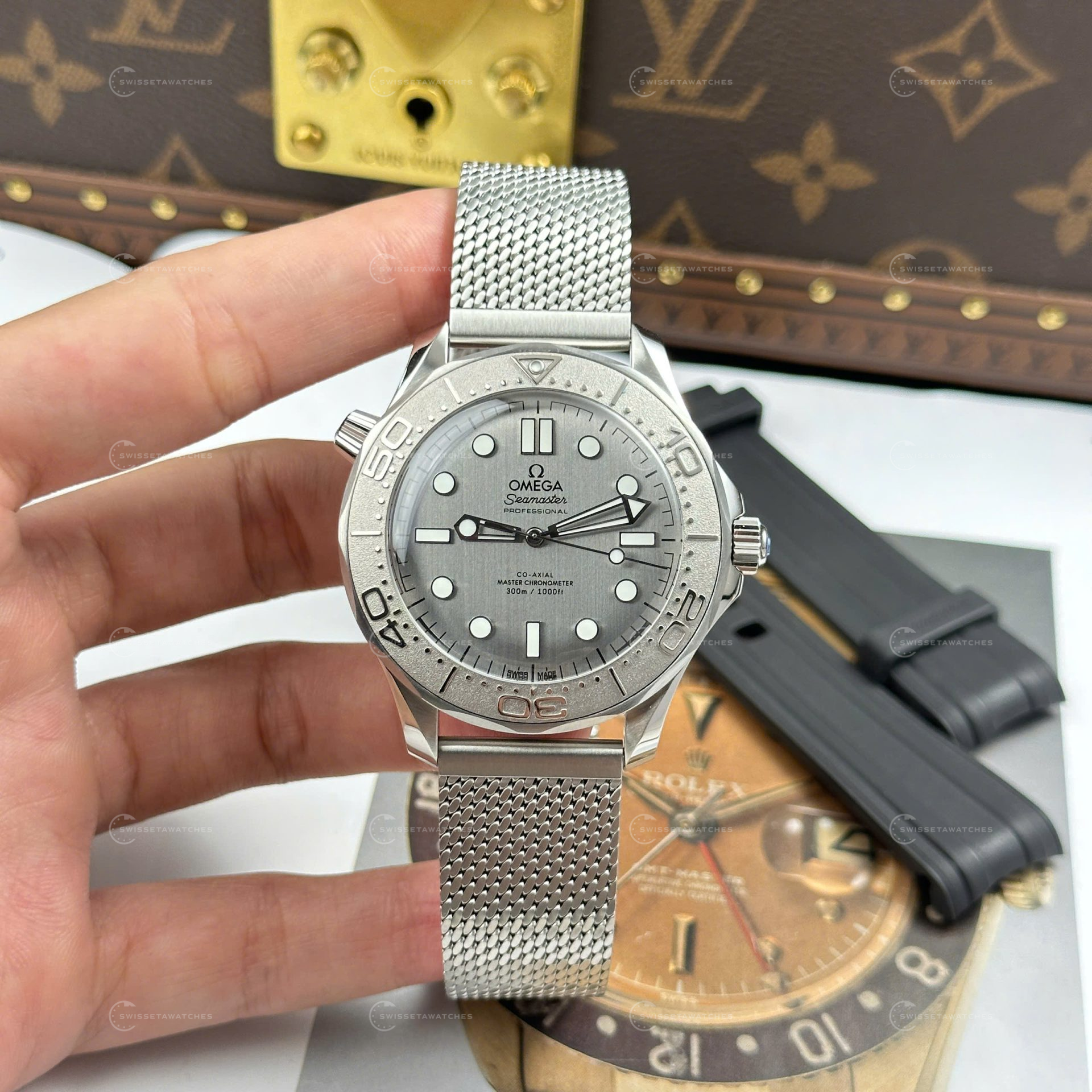 Omega-Seamaster-Diver-300M-Gri-Kadran-VS-Factory-42mm-Super-Clone-swissetawatches (3) Omega Seamaster Diver 300M Super Clone saat – gri kadran, 42mm çelik kasa, seramik bezel, siyah kauçuk kordon ve VS Factory üretimi.