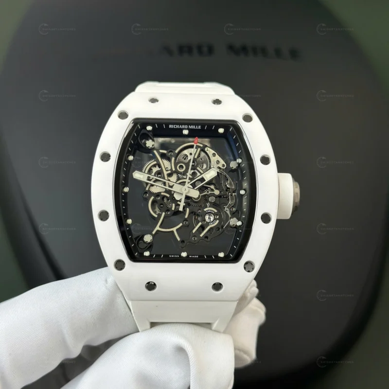 Richard Mille RM055 Bubba Watson beyaz seramik kasalı clone saat – iskelet kadran, manuel mekanizma, BBR üretimi yüksek kalite model.